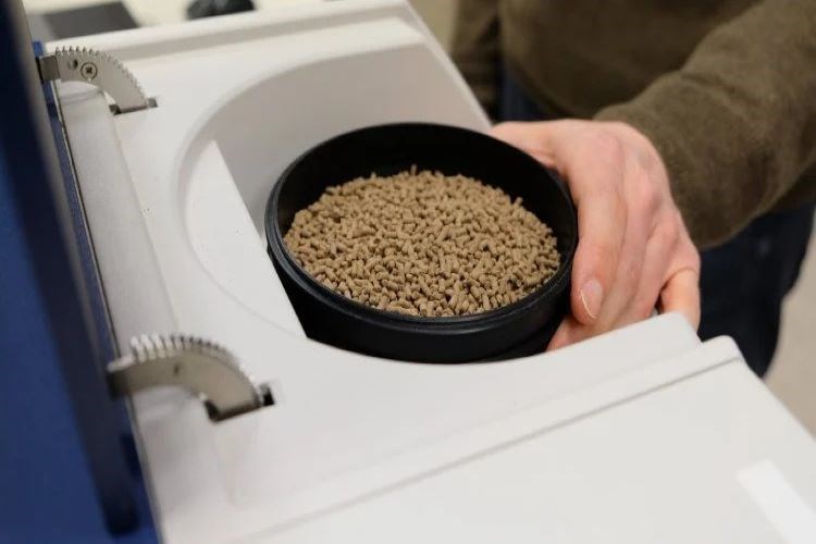 Role of quality control in Aqua feeds - Skretting